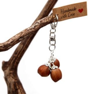 produktfoto anhänger drei haselnüsse